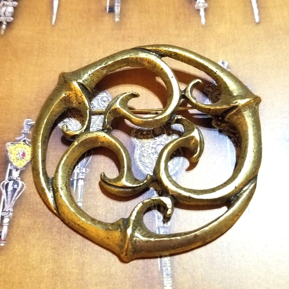 Vintage Jewelry - ALVA MUSEUM Vintage signed Exotic Large Brooch